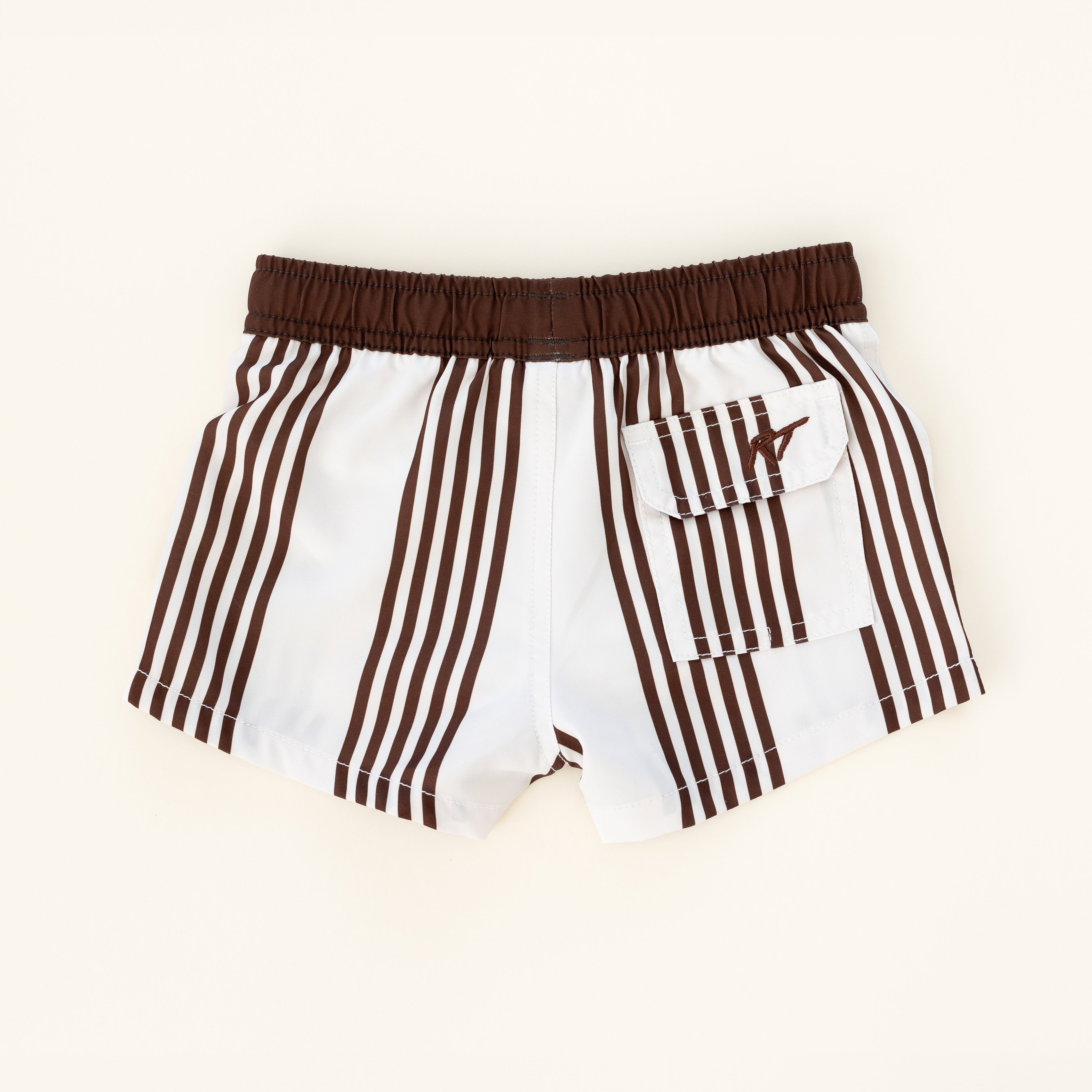 Trendy swim shorts with an elastic waistband and drawstring, made from quick-drying fabric. Ideal for swimming, beach trips, and outdoor activities. Features vibrant patterns and a comfortable fit for active kids.
