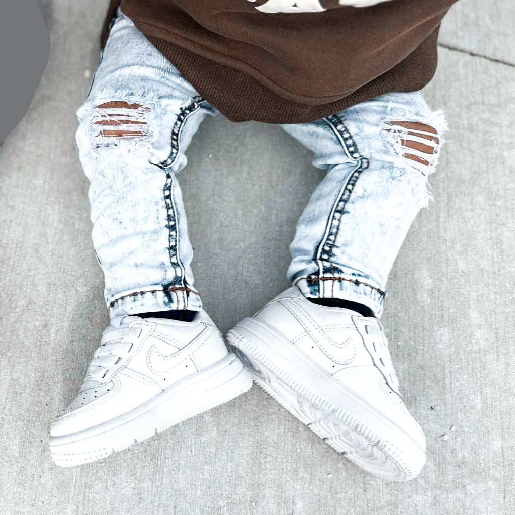 light wash denim jeans details