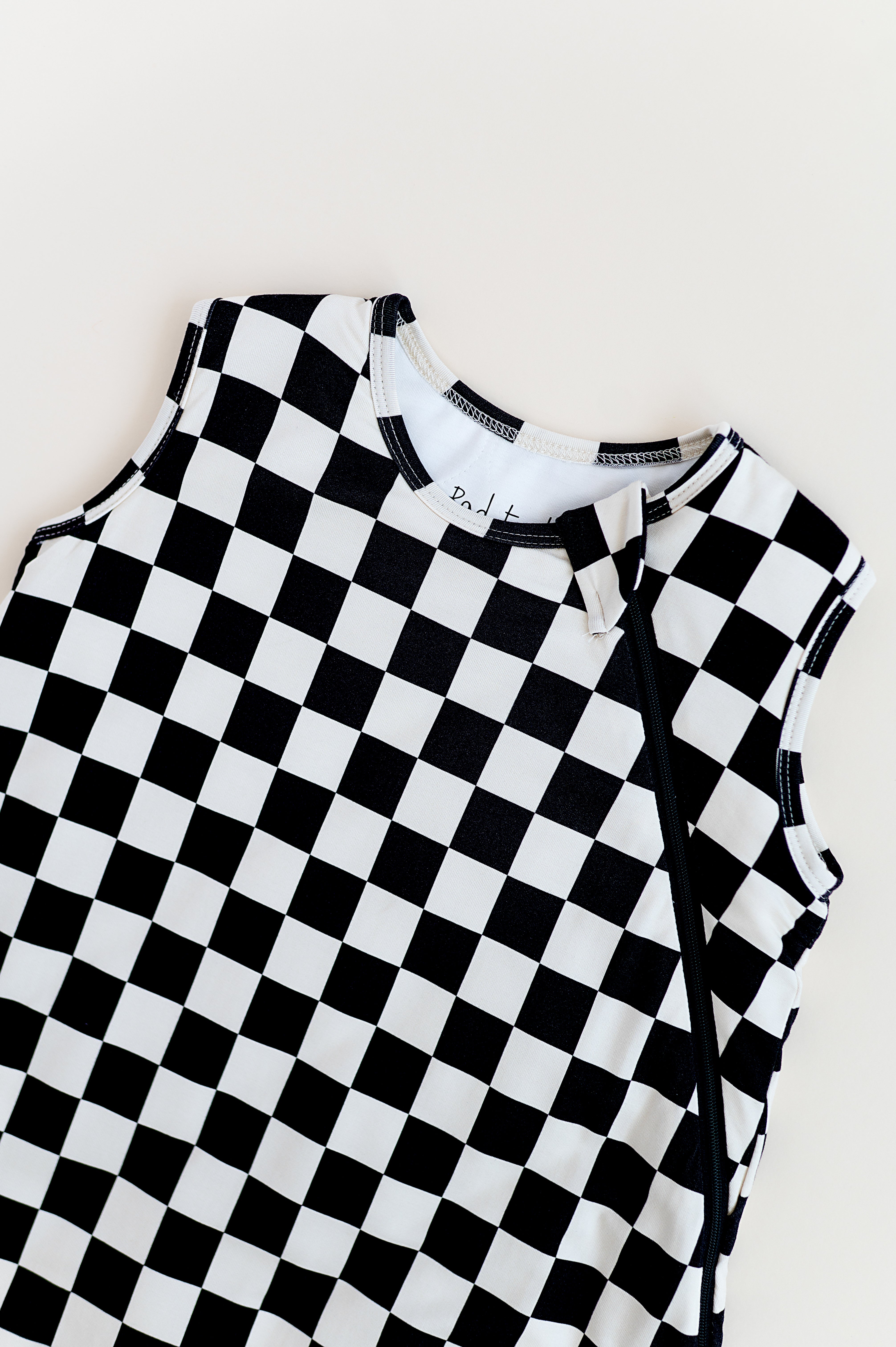 details on Bamboo sleep bag for toddlers in black and white checkered pattern, featuring a two-way zipper by Rad Toddler.