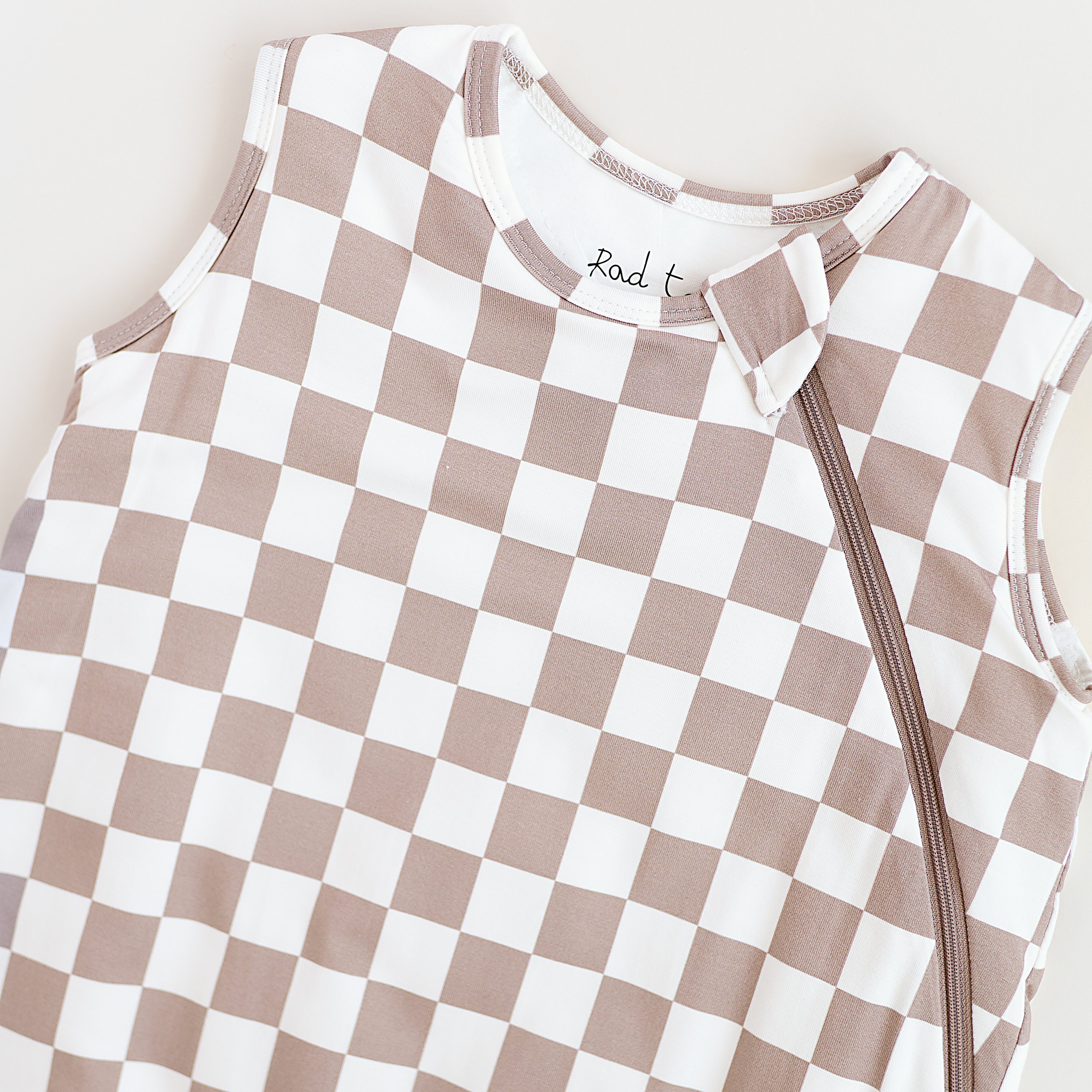 details on Bamboo sleep bag for toddlers aged 6 months to 3 years, featuring soft fabric and a two-way zipper by Rad Toddler.