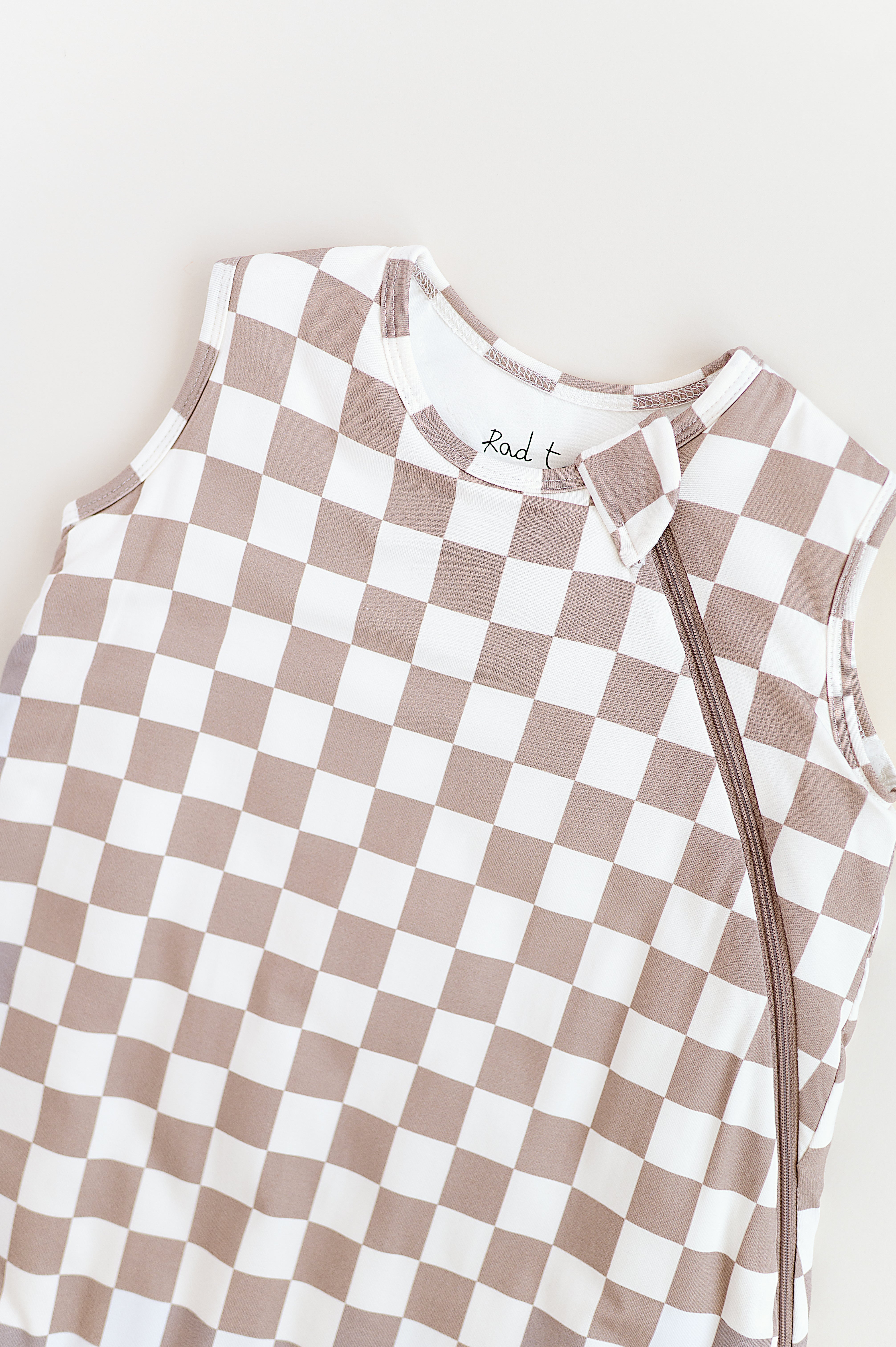 details on Bamboo sleep bag for toddlers aged 6 months to 3 years, featuring soft fabric and a two-way zipper by Rad Toddler.