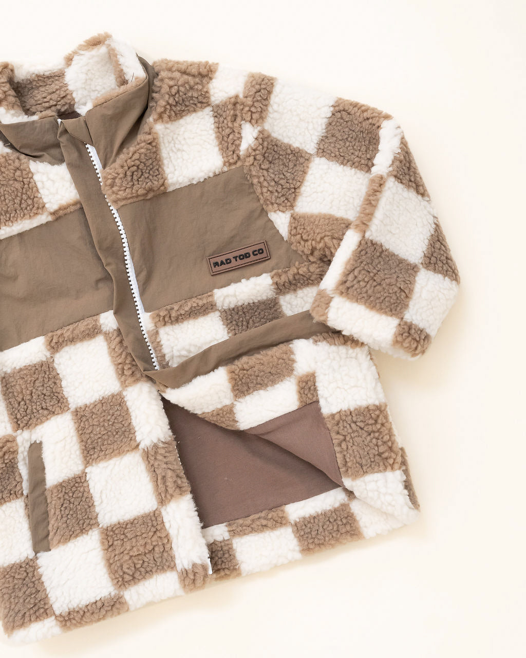 Teddy Checkerboard Sherpa jacket in beige checker pattern – zip-up design