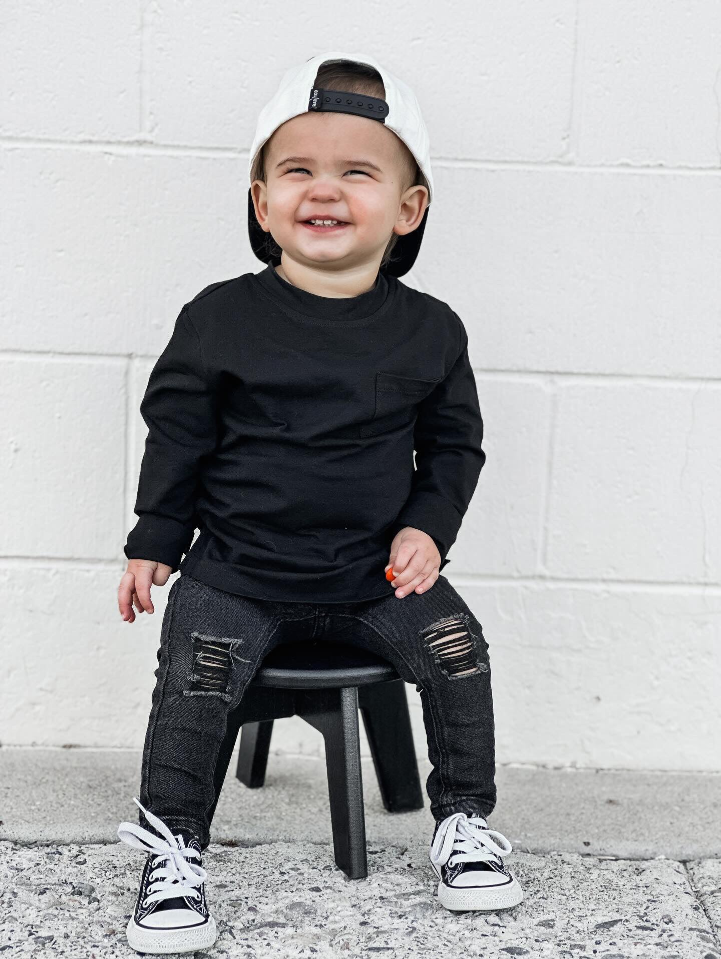 パンツ half docking damage black denim pants Half-docked, damaged black denim pants.