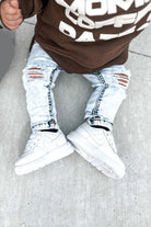 light wash denim jeans details